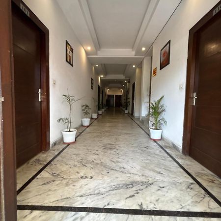 Hotel Tara Palace By Goyal Hoteliers Agra  Exteriör bild