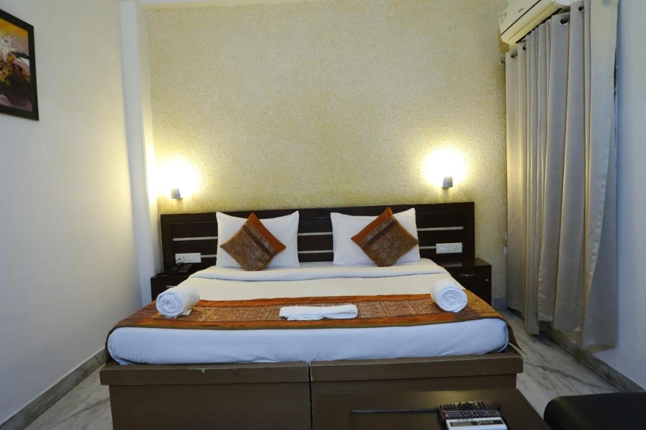 Hotel Tara Palace By Goyal Hoteliers Agra  Exteriör bild