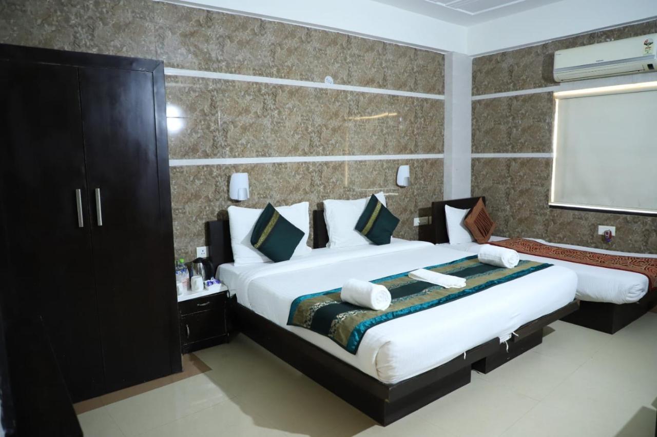 Hotel Tara Palace By Goyal Hoteliers Agra  Exteriör bild