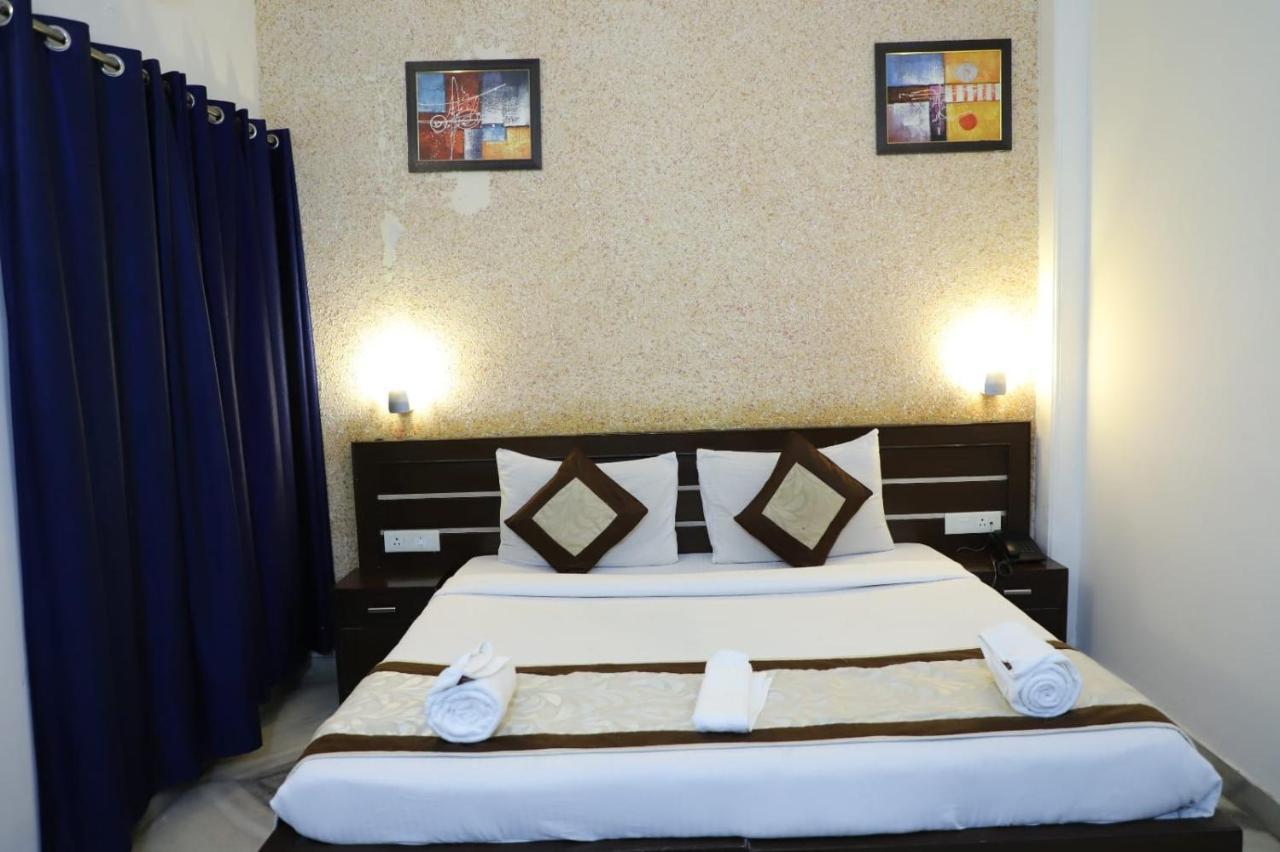Hotel Tara Palace By Goyal Hoteliers Agra  Exteriör bild