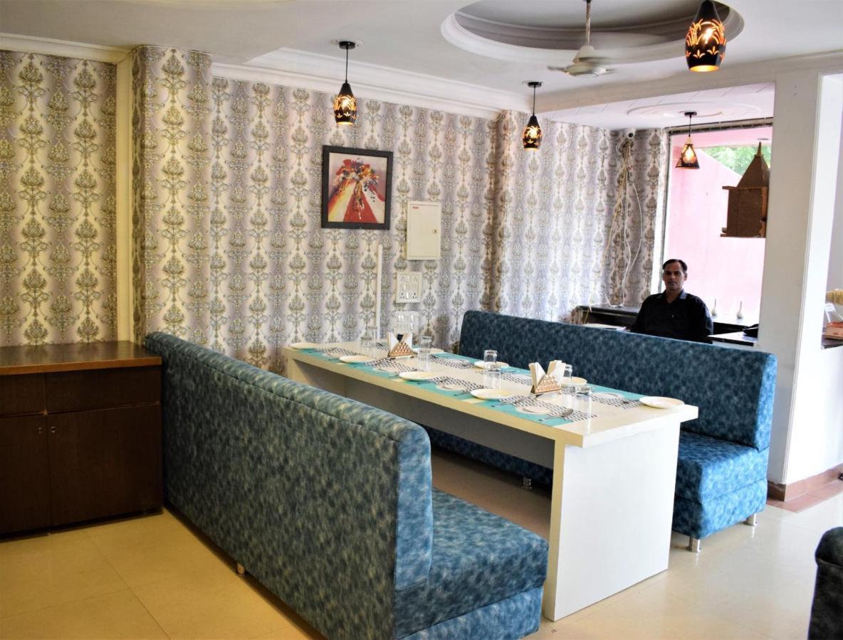 Hotel Tara Palace By Goyal Hoteliers Agra  Exteriör bild