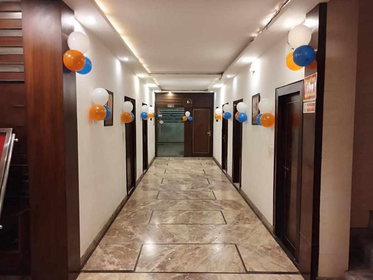 Hotel Tara Palace By Goyal Hoteliers Agra  Exteriör bild