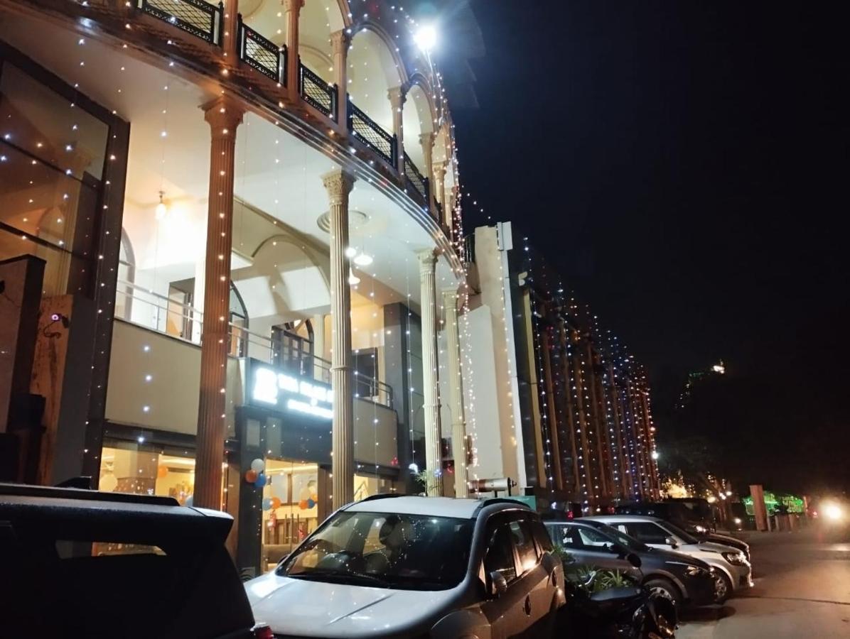 Hotel Tara Palace By Goyal Hoteliers Agra  Exteriör bild