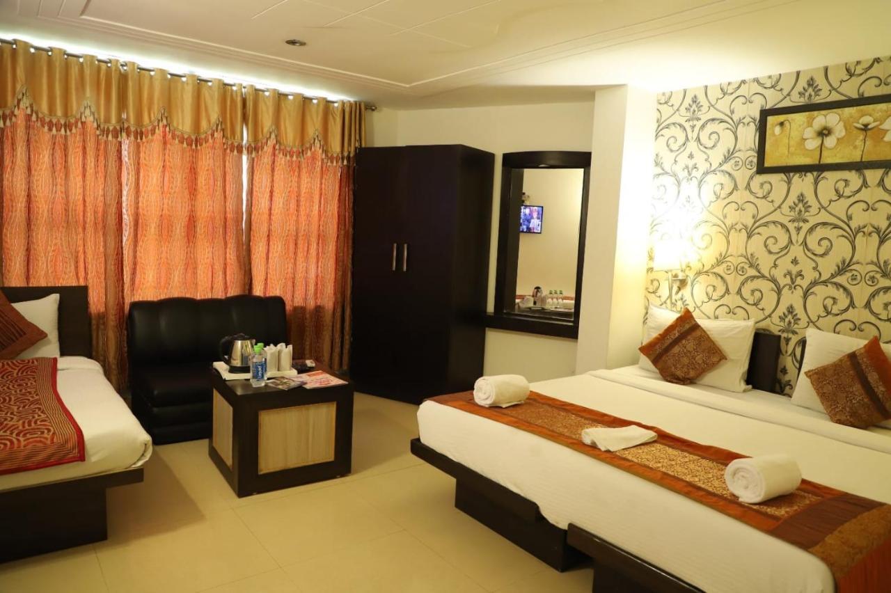 Hotel Tara Palace By Goyal Hoteliers Agra  Exteriör bild