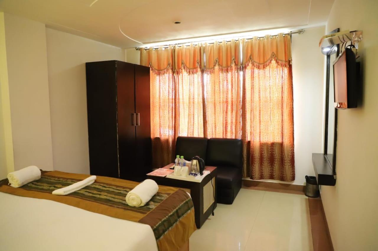 Hotel Tara Palace By Goyal Hoteliers Agra  Exteriör bild