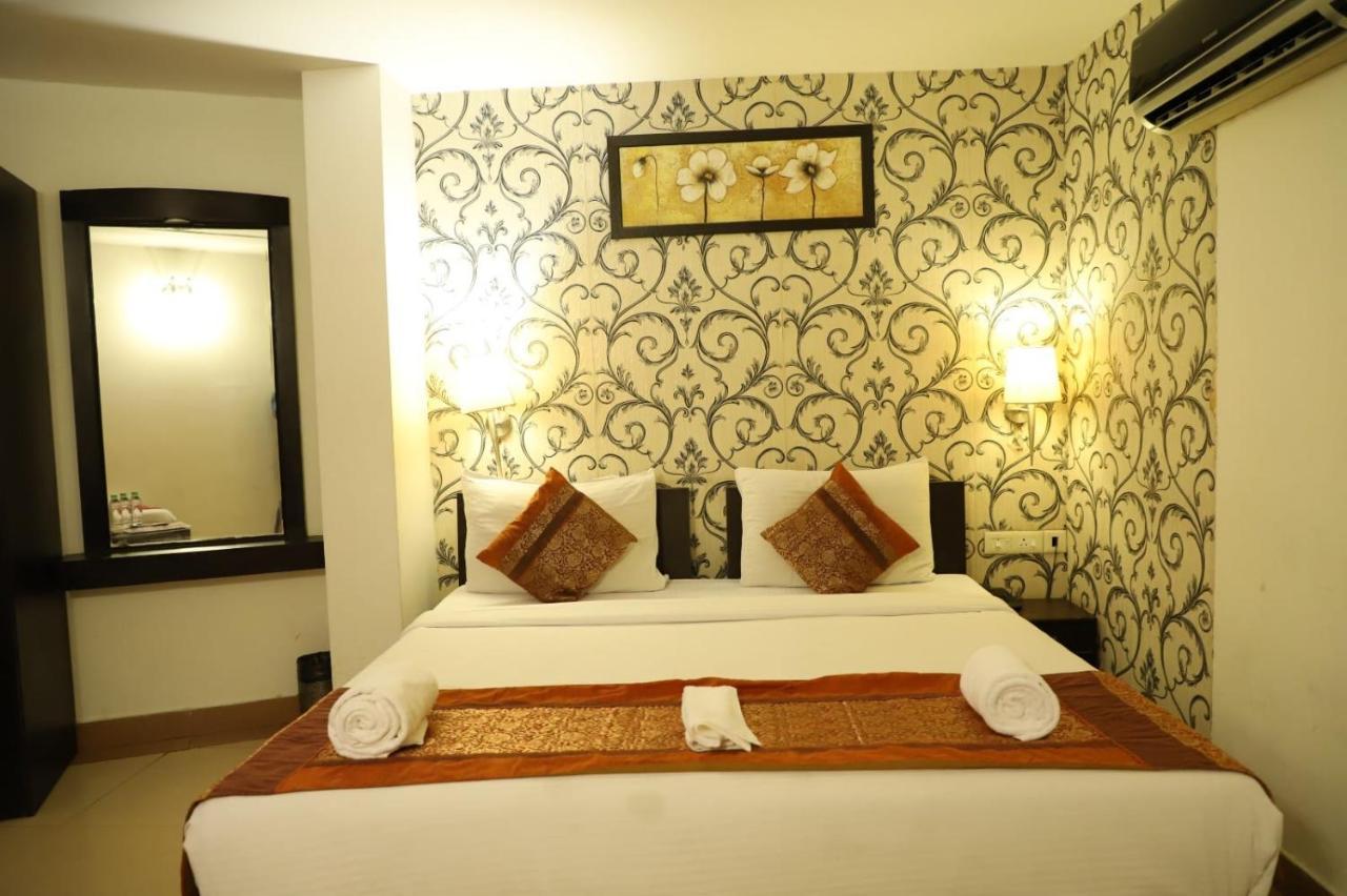 Hotel Tara Palace By Goyal Hoteliers Agra  Exteriör bild
