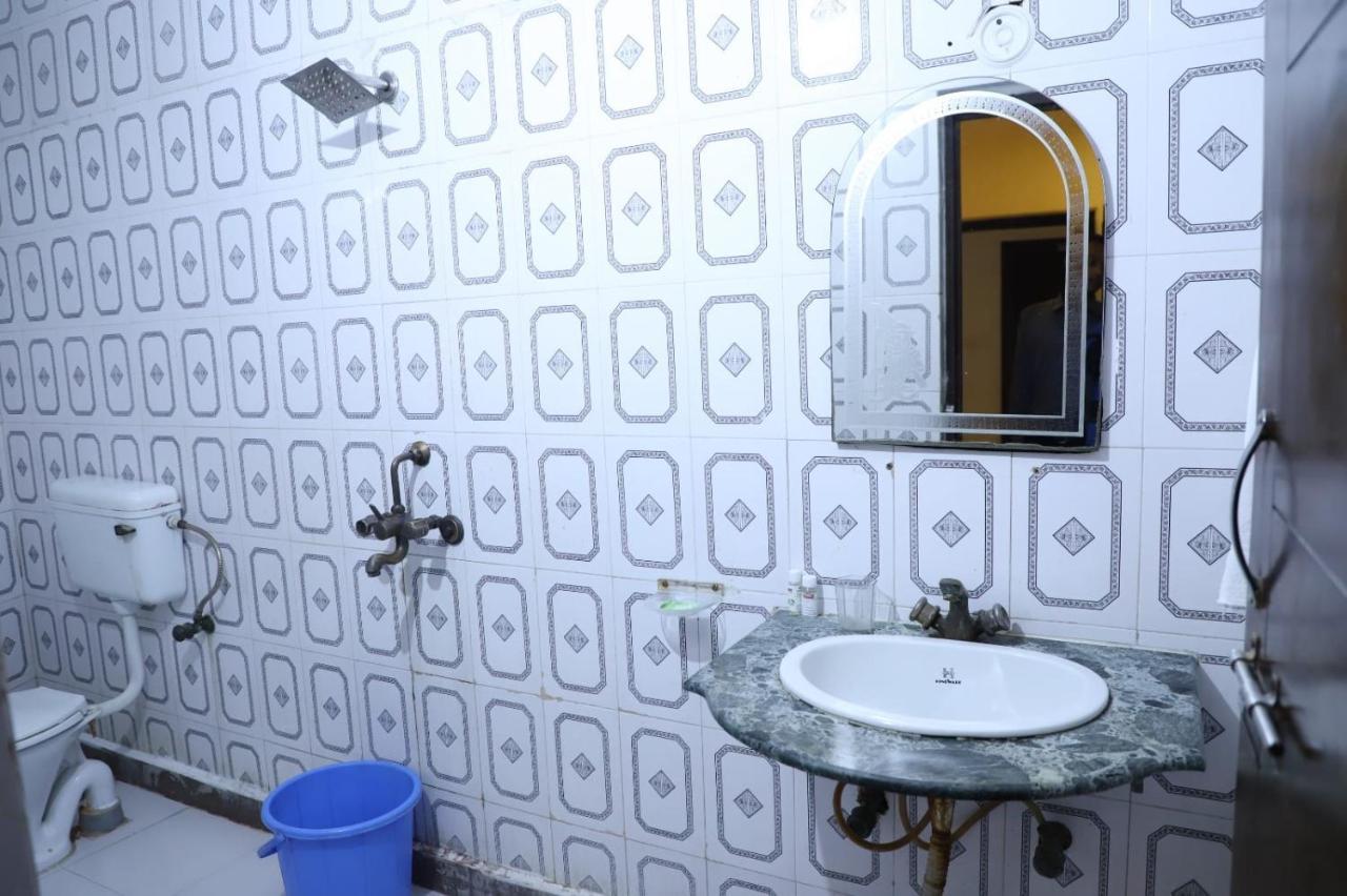 Hotel Tara Palace By Goyal Hoteliers Agra  Exteriör bild
