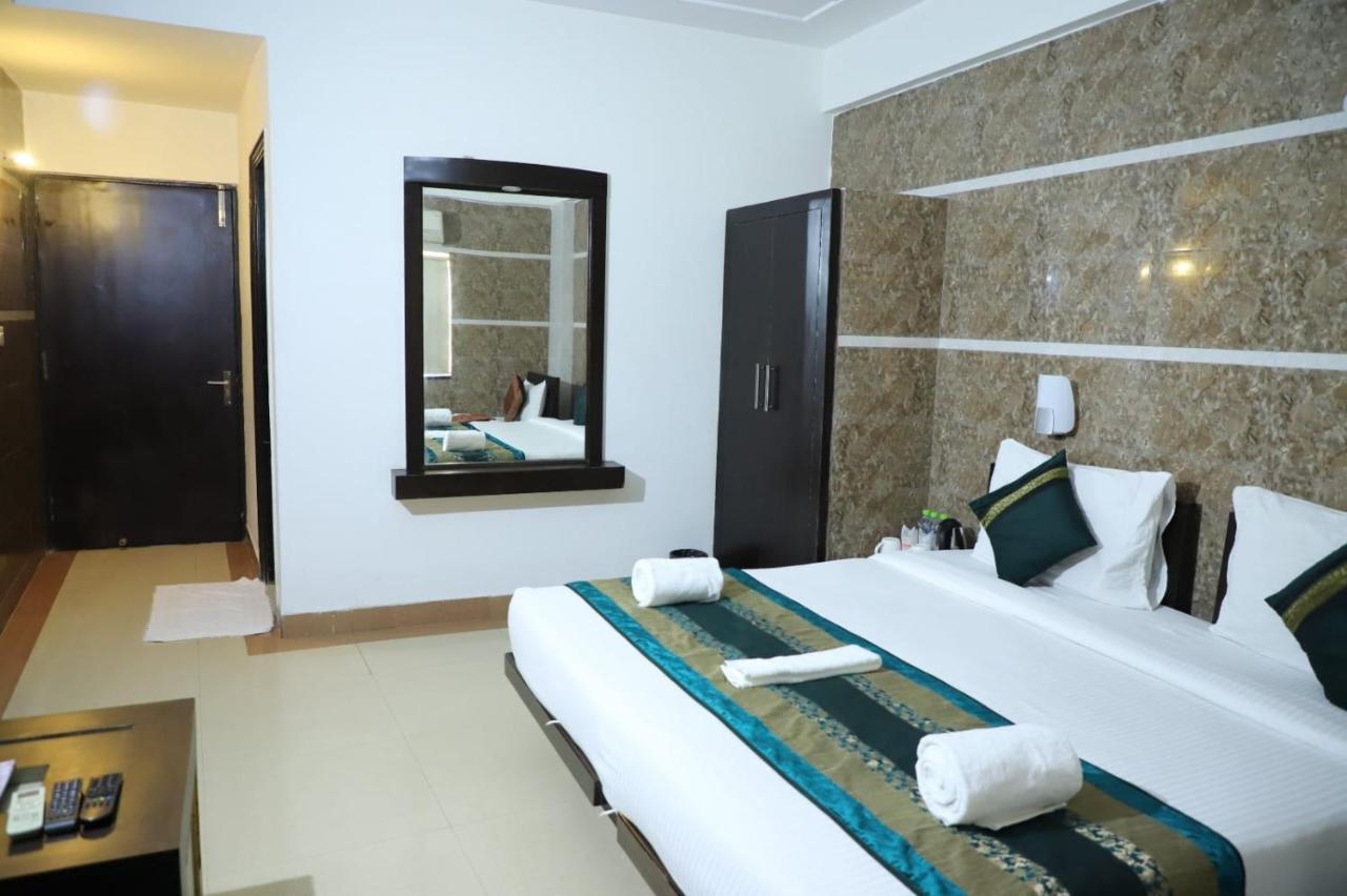 Hotel Tara Palace By Goyal Hoteliers Agra  Exteriör bild