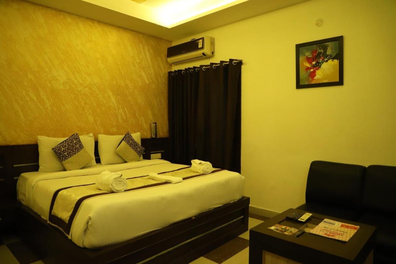 Hotel Tara Palace By Goyal Hoteliers Agra  Exteriör bild