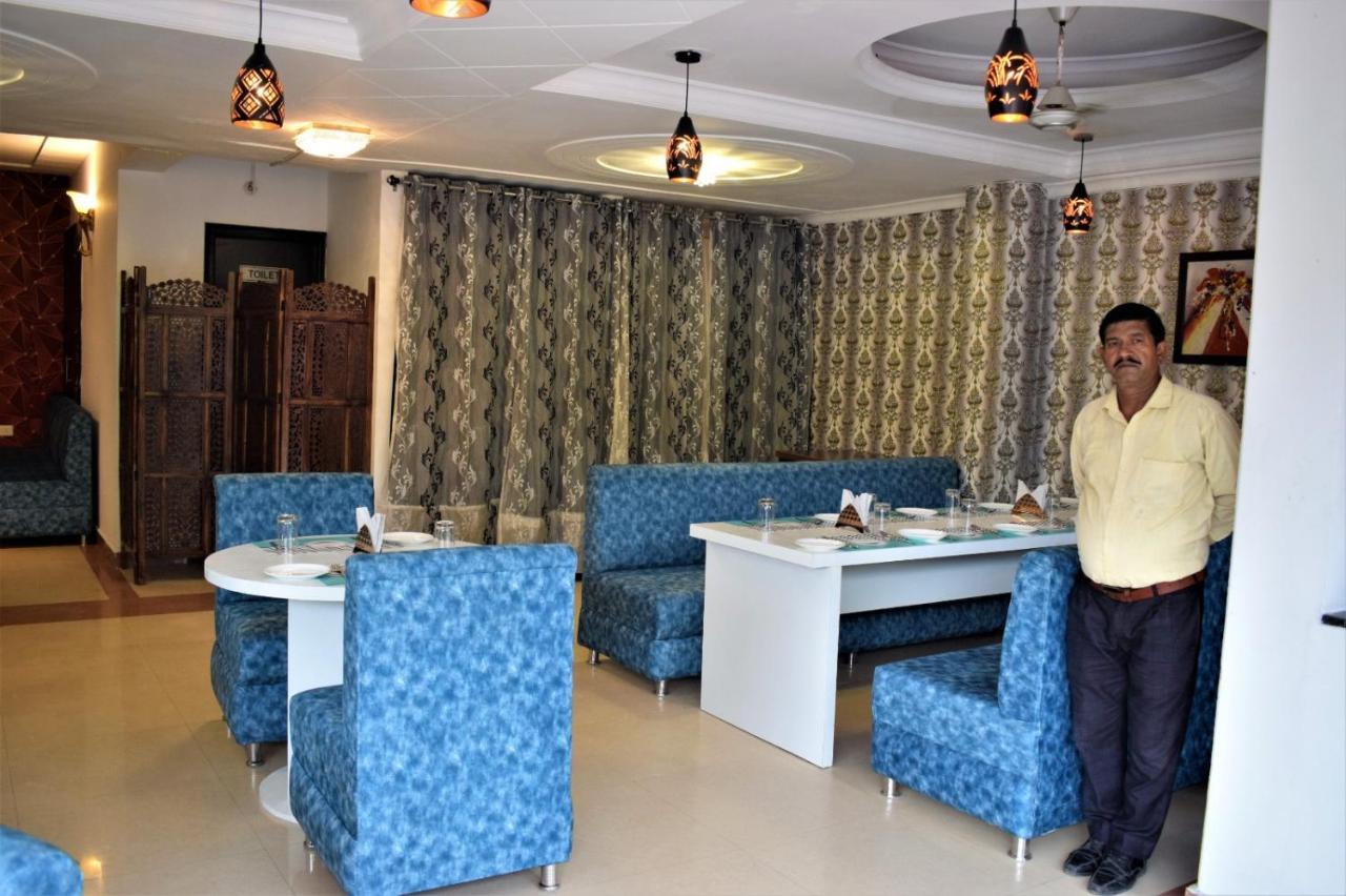 Hotel Tara Palace By Goyal Hoteliers Agra  Exteriör bild