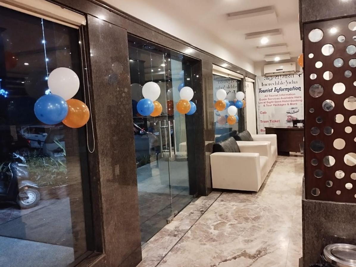 Hotel Tara Palace By Goyal Hoteliers Agra  Exteriör bild