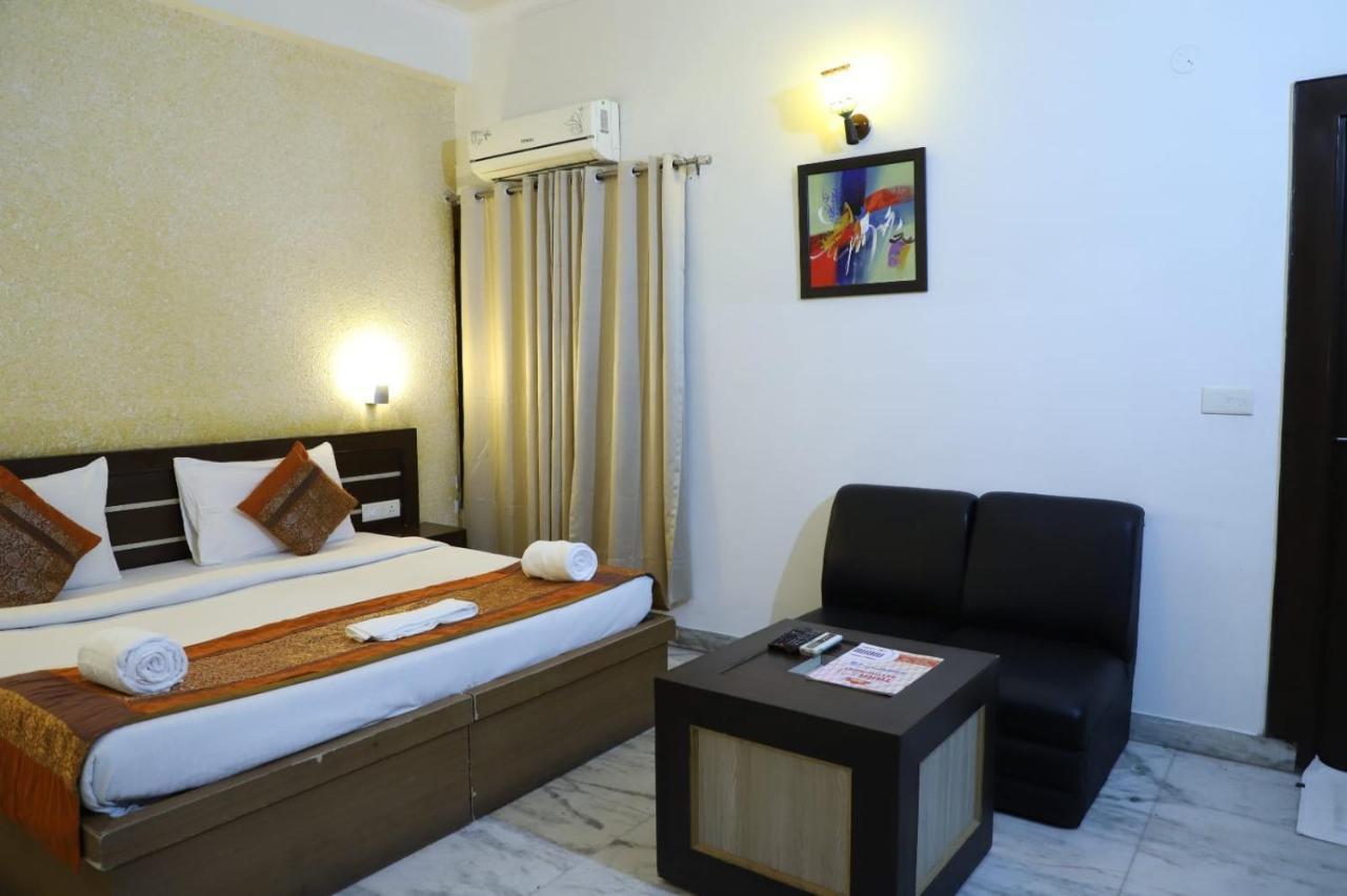 Hotel Tara Palace By Goyal Hoteliers Agra  Exteriör bild