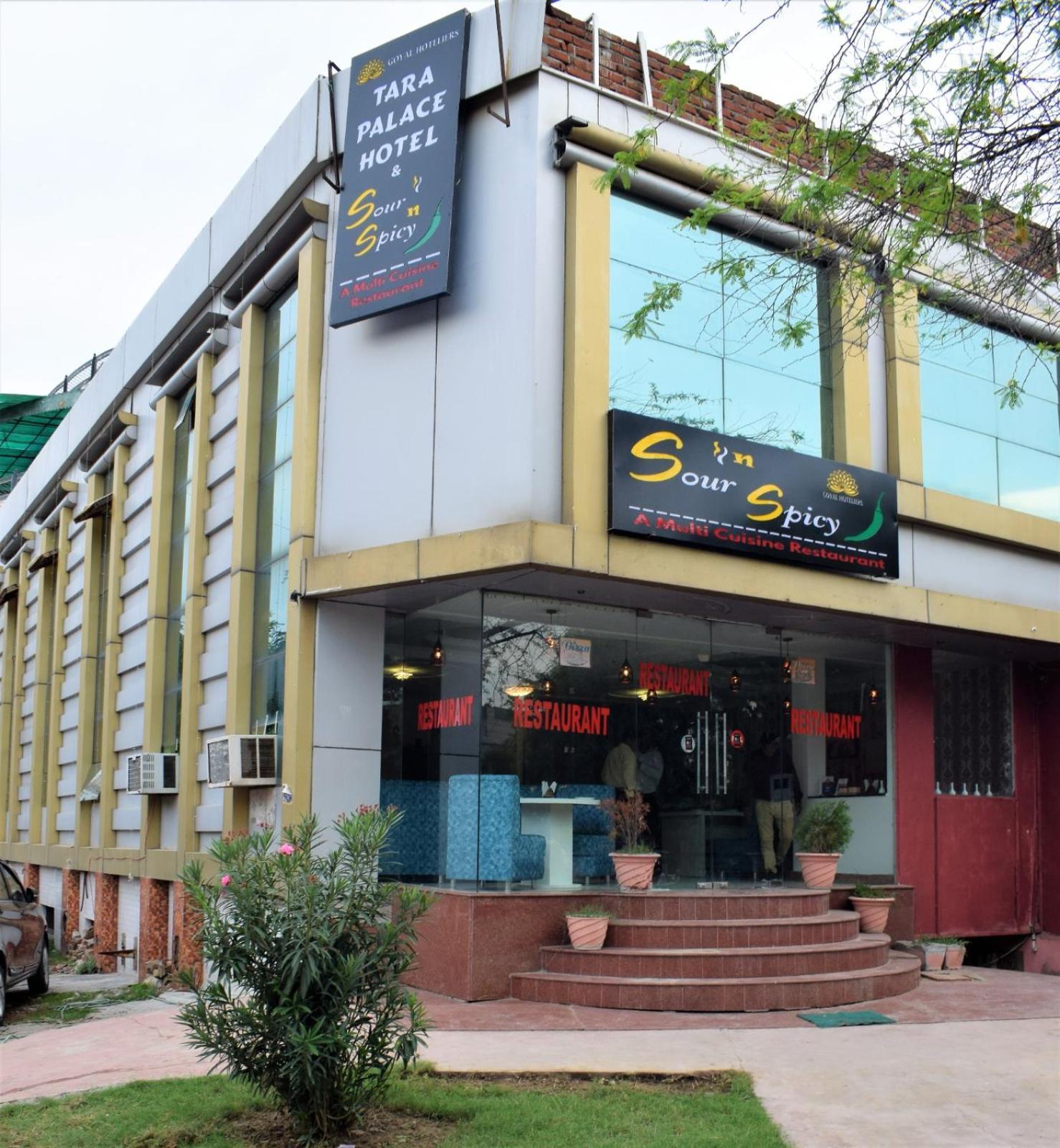 Hotel Tara Palace By Goyal Hoteliers Agra  Exteriör bild