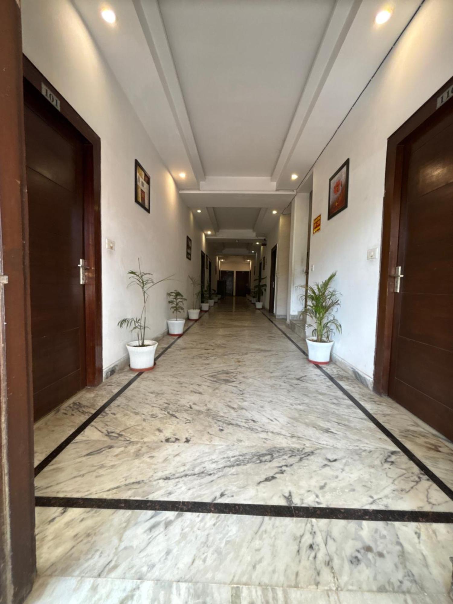 Hotel Tara Palace By Goyal Hoteliers Agra  Exteriör bild